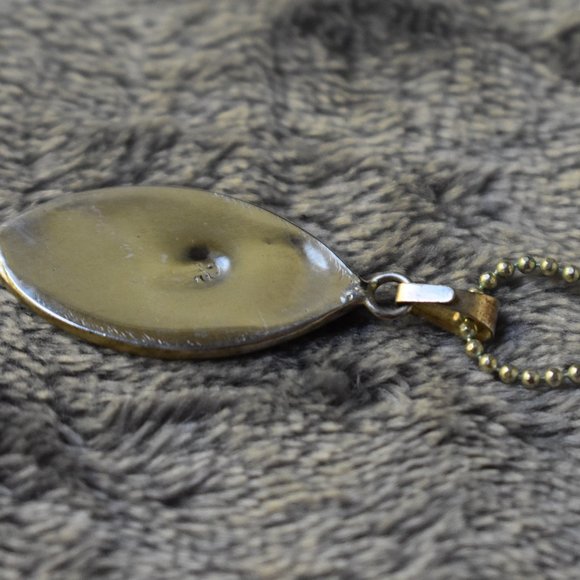 Purple Shell Inlay 18KG Necklace - Picture 4 of 9